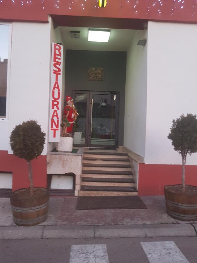 Hotel Sax Balkan Dimitrovgrad Buitenkant foto